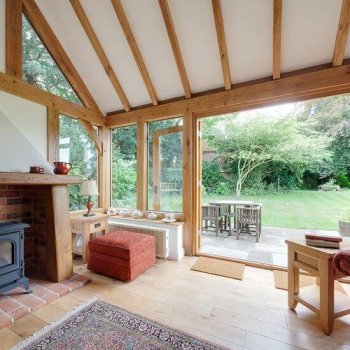 Extension bois contemporaine avec grandes baies vitrées